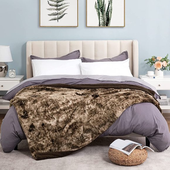 New Faux Fur Throw Blanket for Couch, Tie-Dye Reversible Fuzzy Blankets,… - Picture 8 of 11